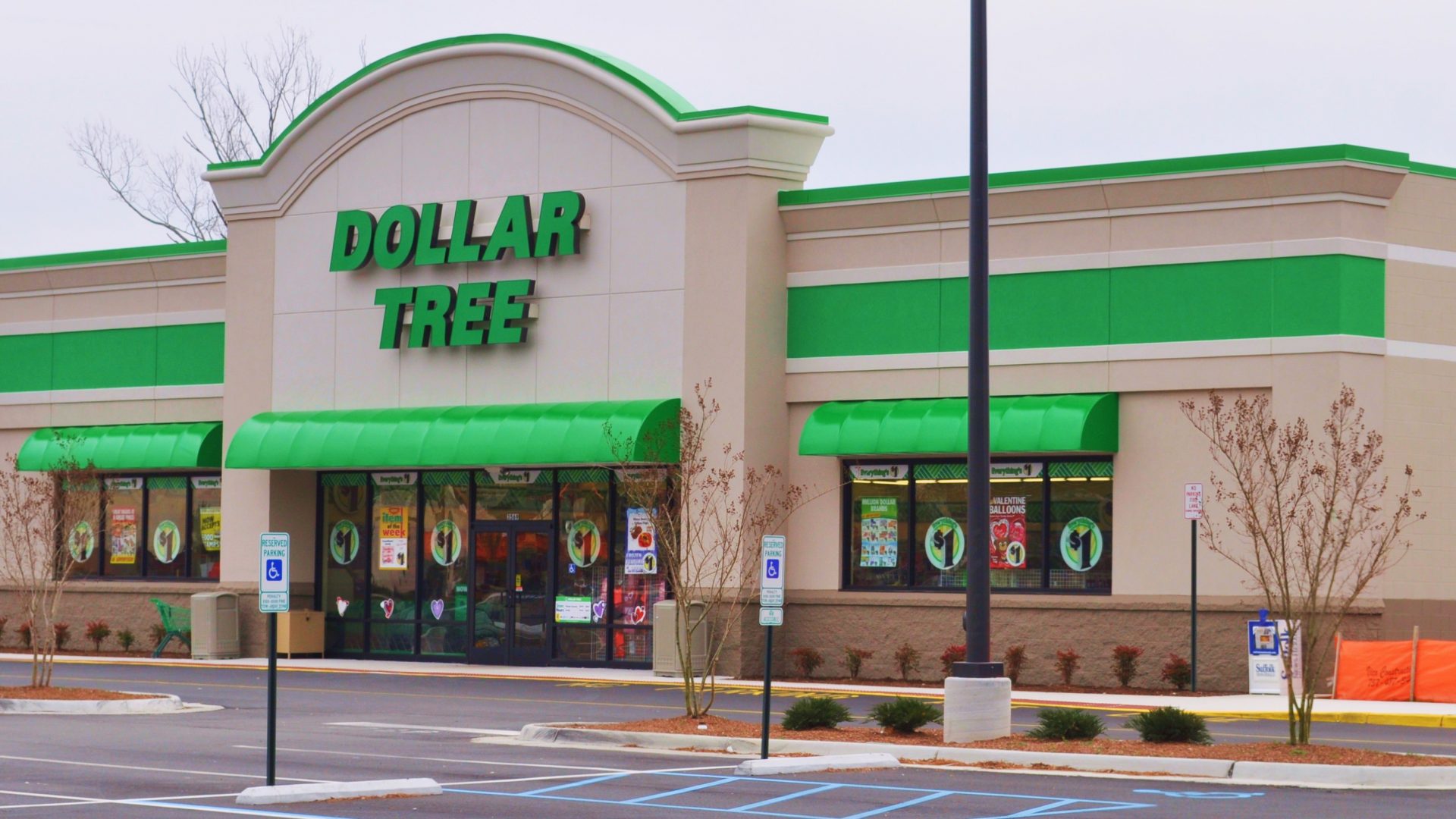 Dollar Tree to close up to 390 Family Dollar stores, reports $2.3